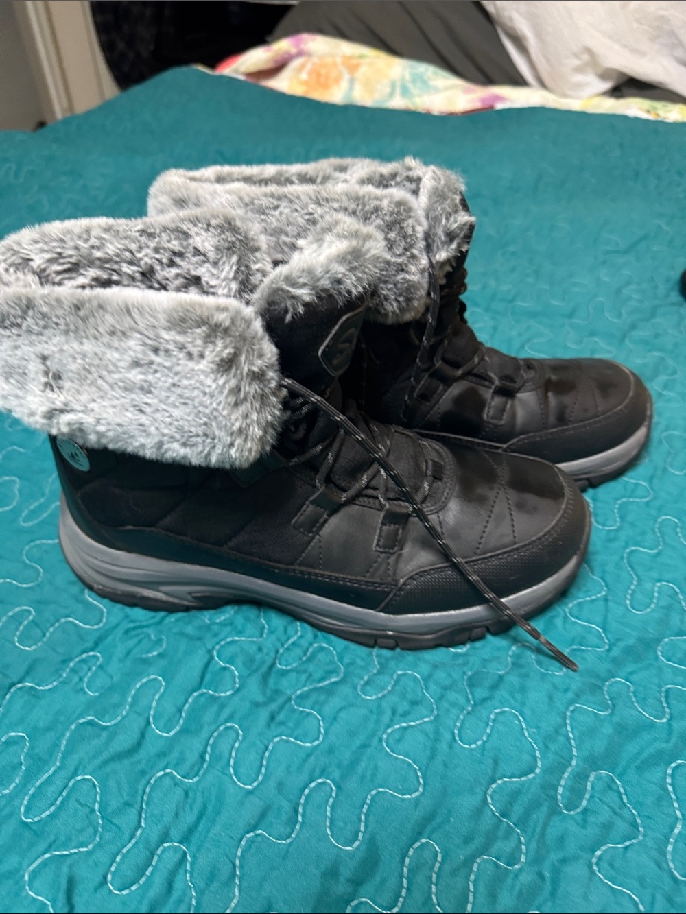 Skechers Black Winter Lace-Up Boots with Gray Faux-Fur Cuff - Picture 2 of 6